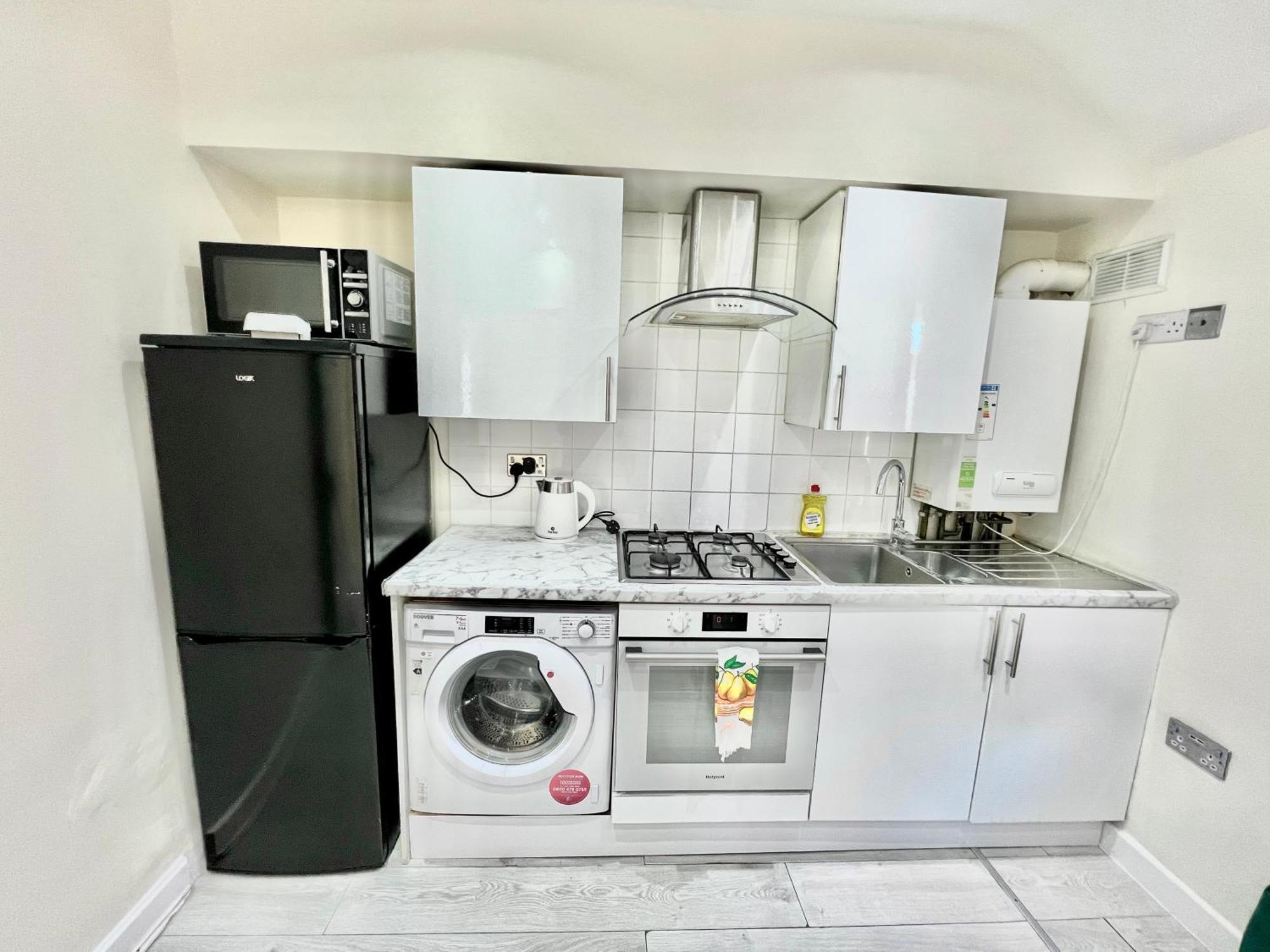 Cosy Private Flat In London, Free Parking On Premise Lejlighed Carshalton Eksteriør billede