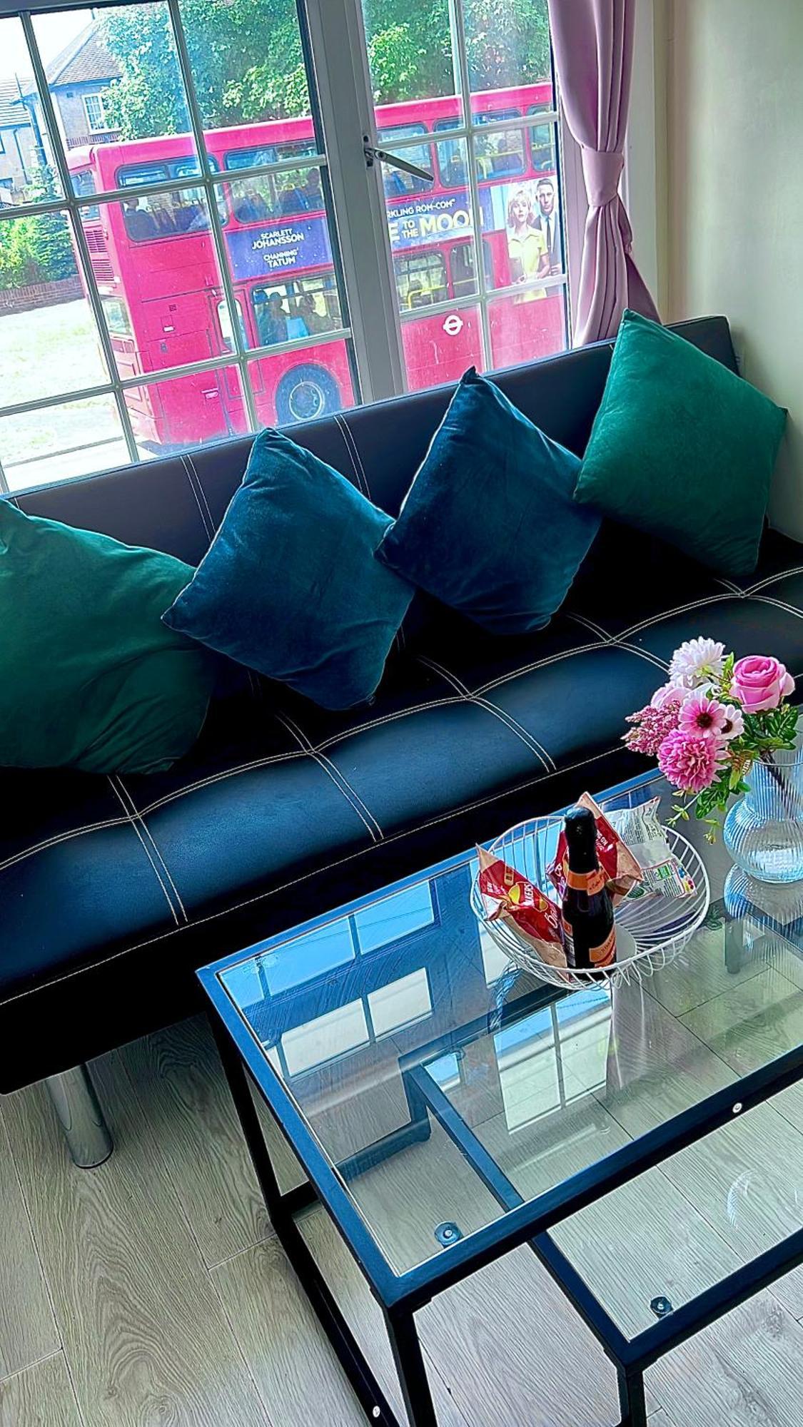 Cosy Private Flat In London, Free Parking On Premise Lejlighed Carshalton Eksteriør billede