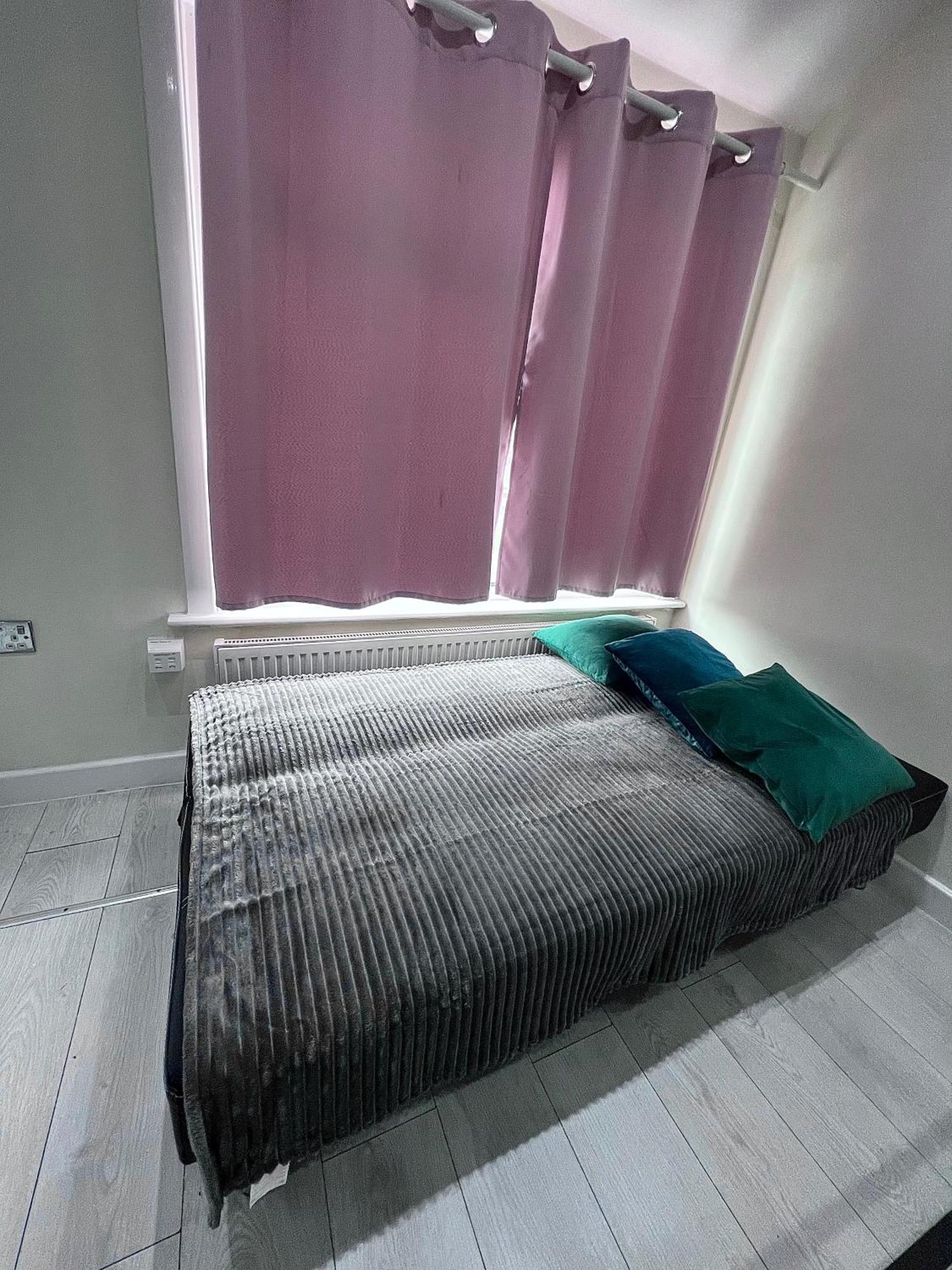 Cosy Private Flat In London, Free Parking On Premise Lejlighed Carshalton Eksteriør billede