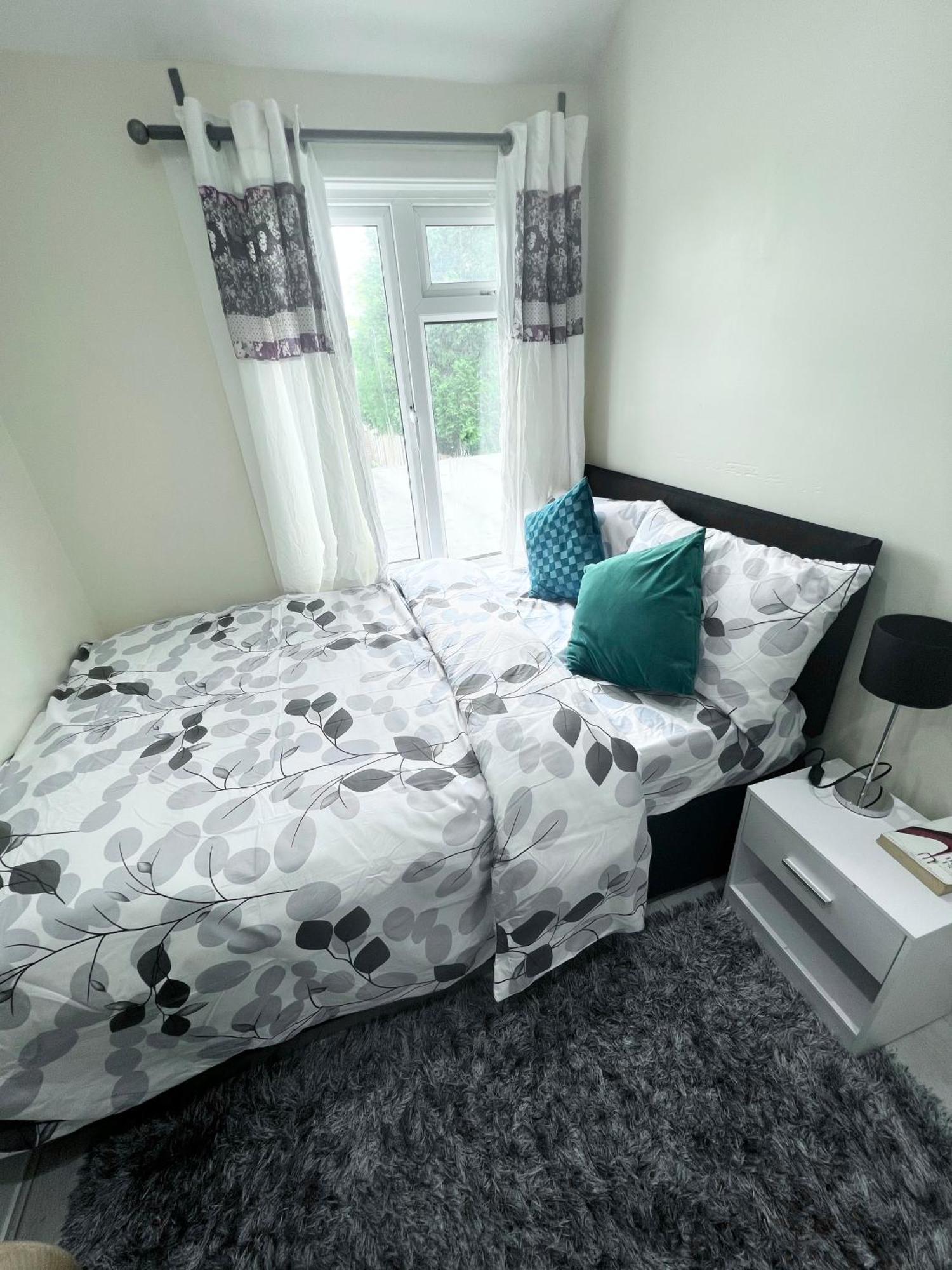 Cosy Private Flat In London, Free Parking On Premise Lejlighed Carshalton Eksteriør billede