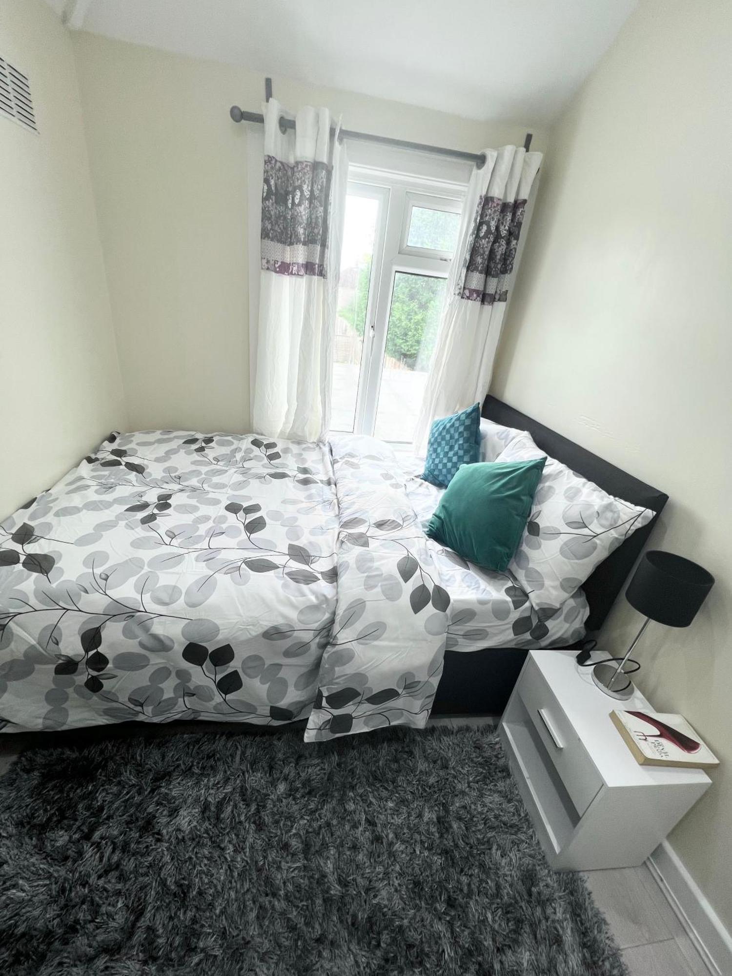 Cosy Private Flat In London, Free Parking On Premise Lejlighed Carshalton Eksteriør billede